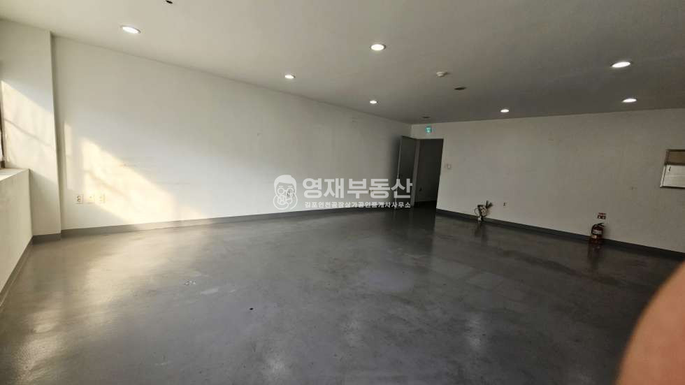 경기 김포시 양촌읍 학운리 김포 양촌 학운산업단지 공장 창고 임대 40피트추레라진입 깔끔한사무실 90평 월세 매물번호 11712 사진 9