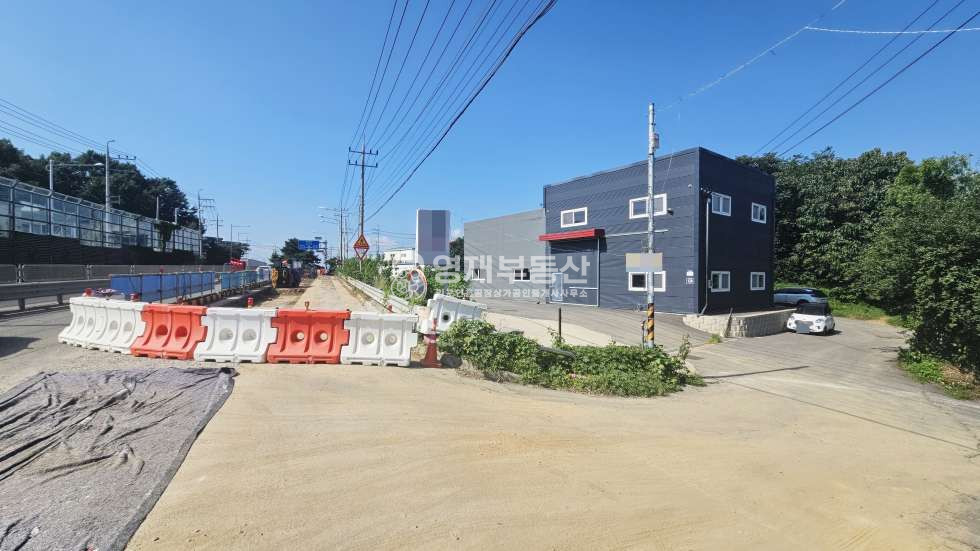 경기 김포시 통진읍 서암리 통진ic인접 2차선대로변 넓은마당 40피트추레라진입 단독공장 임대 월세 매물번호 11831 사진 1